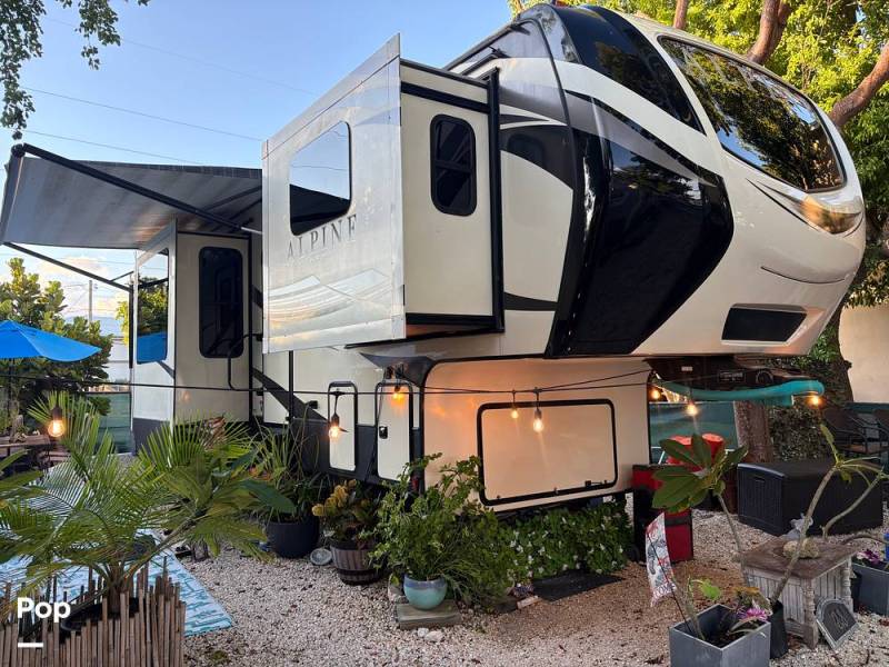 2019 Keystone Alpine 3700FL, $ 42,250