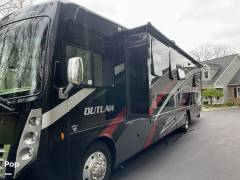 2022 Thor Motor Coach Outlaw 38MB, $ 159,900