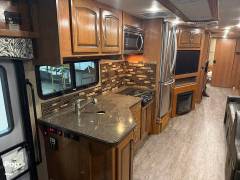 2019 Holiday Rambler Vacationer 36F, $ 105,000