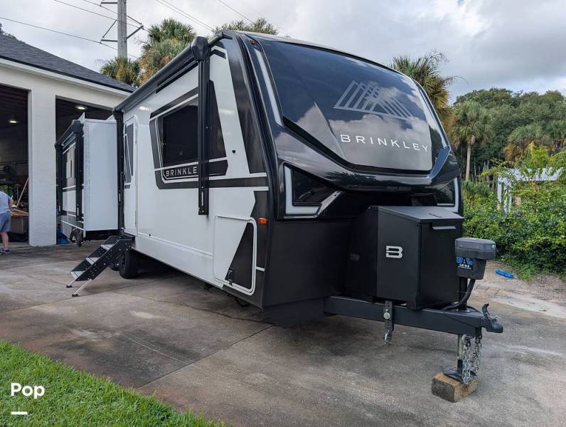 2024 Brinkley Model Z Air 285, $ 64,900