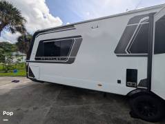 2024 Brinkley Model Z Air 285, $ 64,900