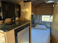 2017 Airstream Flying Cloud 19, $ 45,000