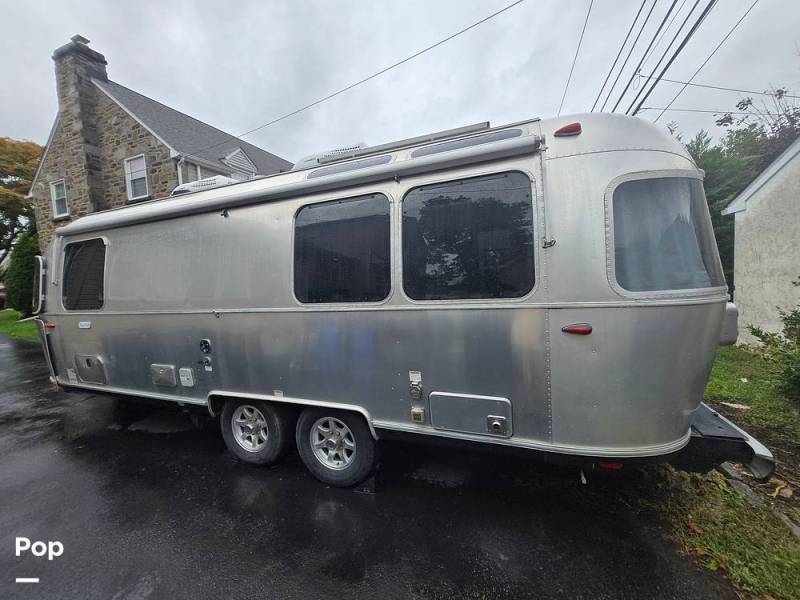 2022 Airstream Flying Cloud 25FB Twin, $ 82,300