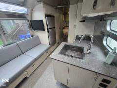 2022 Airstream Flying Cloud 25FB Twin, $ 82,300