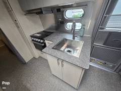 2022 Airstream Flying Cloud 25FB Twin, $ 82,300