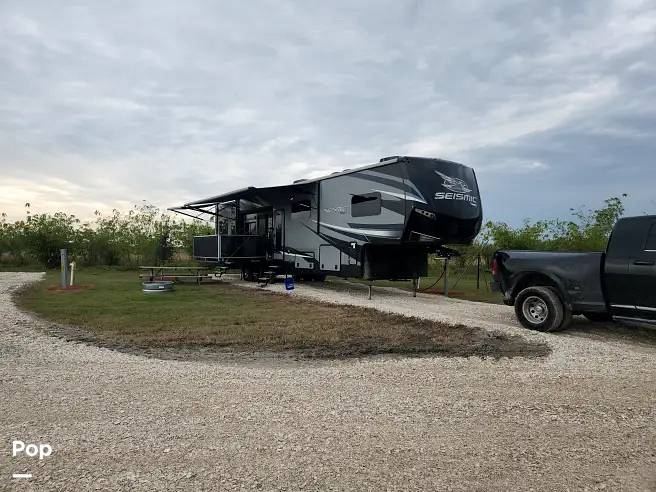 2018 Jayco Seismic 4113, $ 47,000