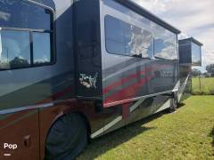 2017 Winnebago Journey 36M, $ 143,000
