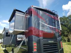 2017 Winnebago Journey 36M, $ 143,000
