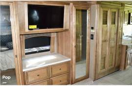 2019 Fleetwood Discovery LXE 40D, $ 167,000