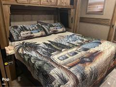 2019 Fleetwood Discovery LXE 40D, $ 167,000