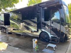 2019 Fleetwood Discovery LXE 40D, $ 167,000