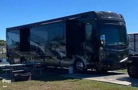 2019 Fleetwood Discovery LXE 40D, $ 167,000