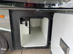 2019 Fleetwood Discovery LXE 40D, $ 167,000