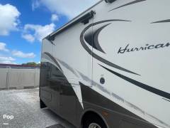 2017 Thor Motor Coach Hurricane 35M, $ 53,500