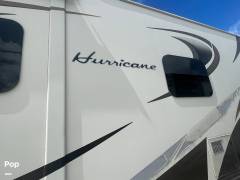 2017 Thor Motor Coach Hurricane 35M, $ 53,500