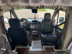2006 Itasca Navion 23J, $ 40,625