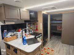 2025 Cruiser RV Avenir 32BH, $ 32,250