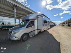 2021 Tiffin Wayfarer 25RW, $ 105,000