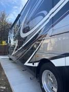 2021 Thor Motor Coach Challenger 37DS, $ 122,000