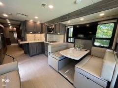 2021 Thor Motor Coach Challenger 37DS, $ 122,000
