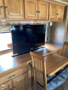 2013 Winnebago Adventurer 37F, $ 72,225