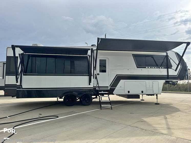 2025 Brinkley Z 3300, $ 83,400