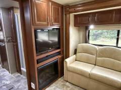 2013 Thor Motor Coach Challenger 37DT, $ 55,600