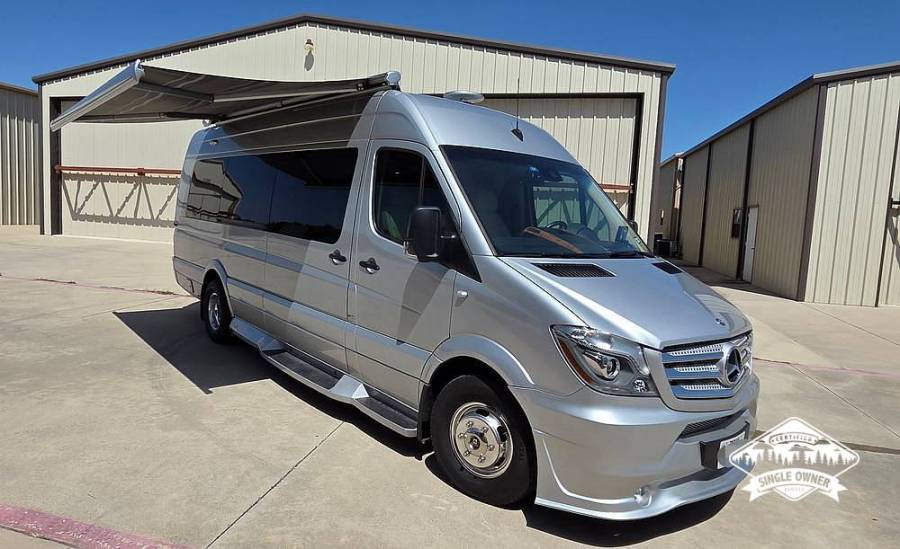 2015 Midwest Automotive Designs Weekender, $ 117,000