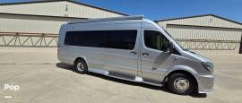 2015 Midwest Automotive Designs Weekender, $ 117,000