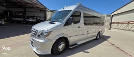 2015 Midwest Automotive Designs Weekender, $ 117,000