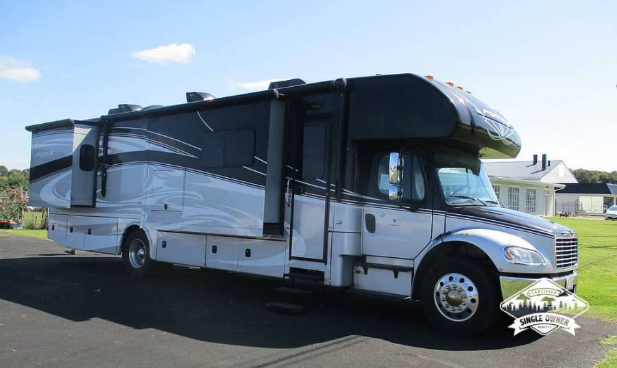 2015 Dynamax Force F37TS, $ 79,000
