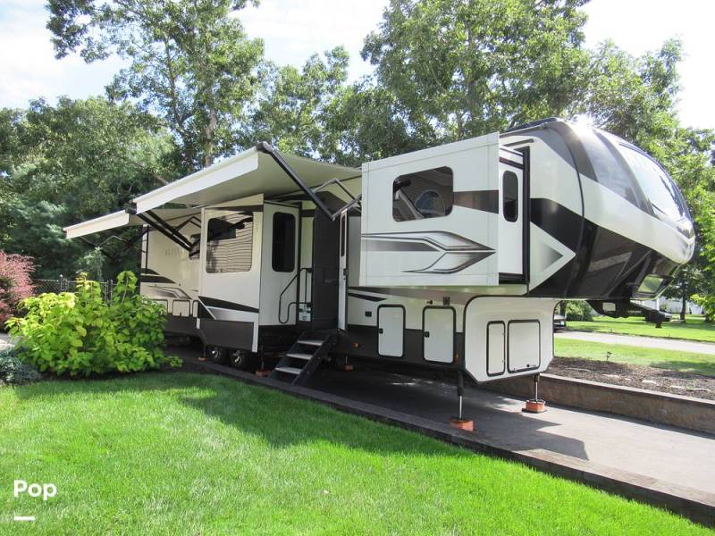 2022 Keystone Alpine 3700FL, $ 44,900