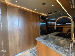 2014 EarthRoamer XV-LTS 133, $ 330,000