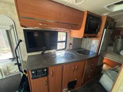 2011 Itasca Navion IQ 24G, $ 60,000