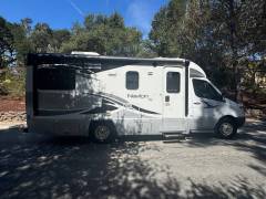 2011 Itasca Navion IQ 24G, $ 60,000