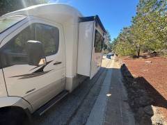 2011 Itasca Navion IQ 24G, $ 60,000