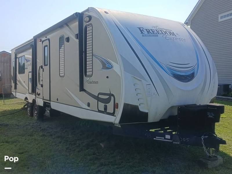 2019 Coachmen Freedom Express 293RLDSLE, $ 23,000