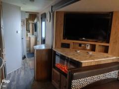 2019 Coachmen Freedom Express 293RLDSLE, $ 23,000