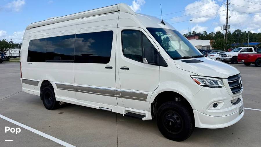 2025 Grech RV Strada-Ion Tour, $ 199,995