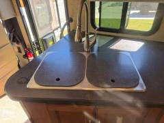 2017 Winnebago Sunstar LX 35F, $ 63,000