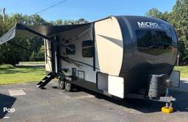 2022 Forest River Flagstaff Micro Lite 25FBLS, $ 24,995