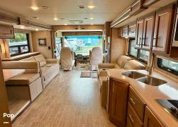 2022 Thor Motor Coach Miramar 35.2, $ 119,900