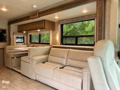 2022 Thor Motor Coach Miramar 35.2, $ 119,900