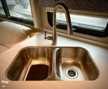 2022 Thor Motor Coach Miramar 35.2, $ 119,900