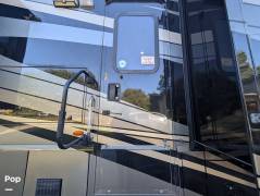 2012 Winnebago Adventurer 37F, $ 47,900