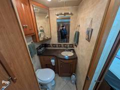 2012 Winnebago Adventurer 37F, $ 47,900