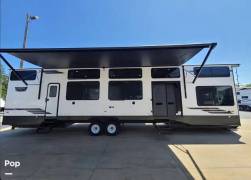 2023 Wildwood Grand Lodge 42VIEW, $ 68,400