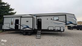 2023 Cherokee Arctic Wolf 3770SUITE, $ 51,300