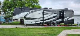 2018 Keystone Redwood 3991RD, $ 49,900