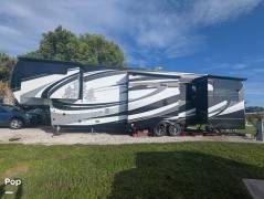 2018 Keystone Redwood 3991RD, $ 49,900